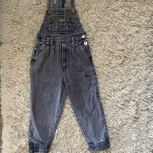 ADORABLE 90S KIDS ACID WASH DENIM OVERALLS WITH CARGO POCKETS - Picture 14 of 16